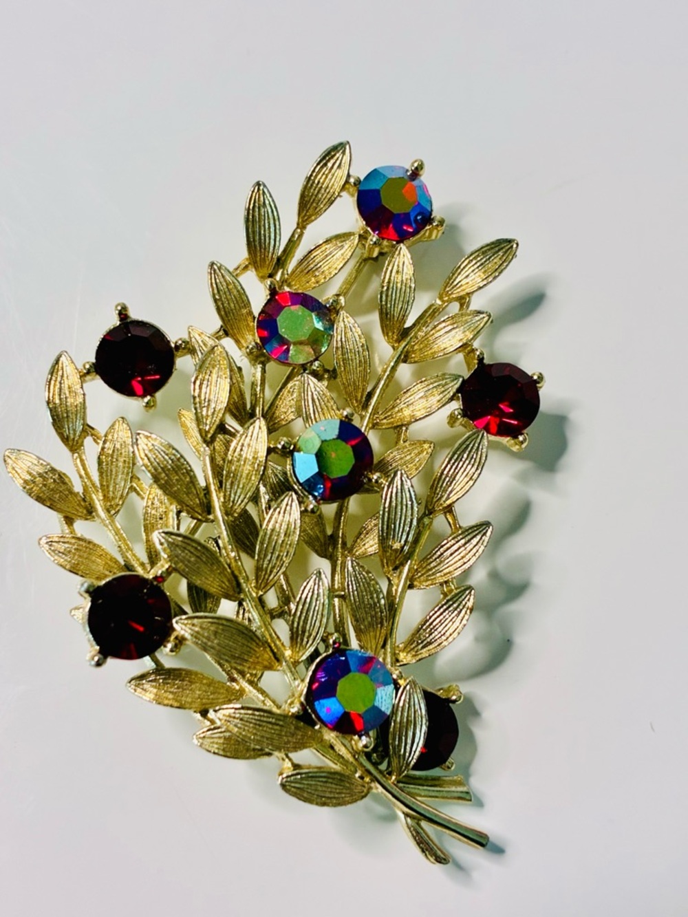 VTG Lisner Gold Leaf Brooch with Multicolor and Beautiful Deep Red AB Crystals